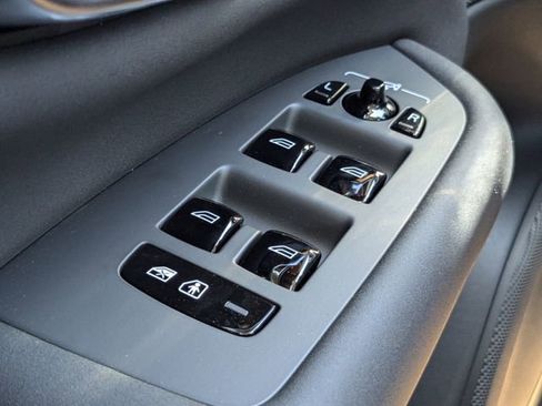 Certified 2025 Volvo XC90 B6 Plus w/ Protection Package Premier image 31