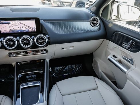 Certified 2025 Mercedes-Benz GLA 250 image 15