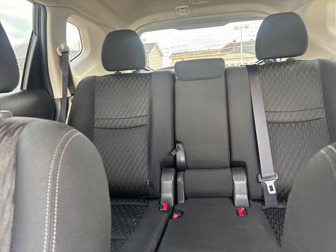 Used 2019 Nissan Rogue SV image 21