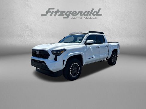 Used 2024 Toyota Tacoma TRD Sport w/ TRD Sport Upgrade Package AWD/4WD image 3
