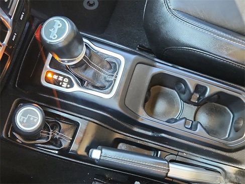 Used 2018 Jeep Wrangler Unlimited Sahara image 15