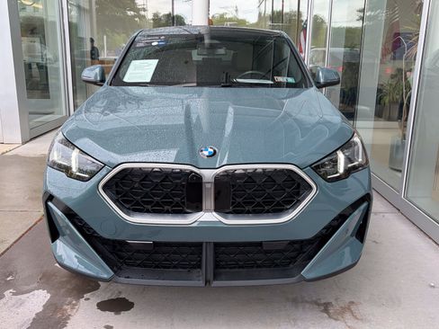 Certified 2025 BMW X2 xDrive28i AWD/4WD image 3