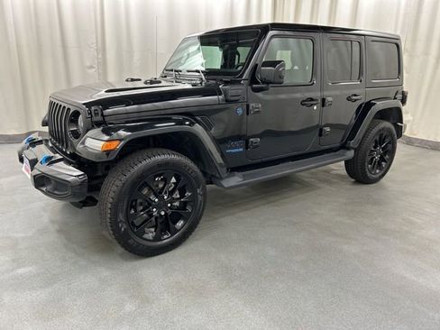 Used 2021 Jeep Wrangler Unlimited Sahara AWD/4WD image 2