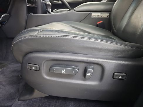 Used 2018 Lexus LX 570 4WD image 32