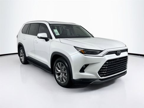 Used 2025 Toyota Grand Highlander FWD image 9