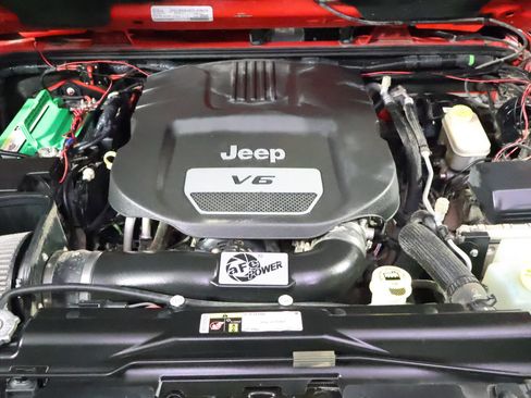 Used 2016 Jeep Wrangler Unlimited Sahara w/ Connectivity Group AWD/4WD image 22