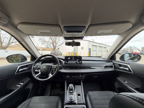 Used 2022 Mitsubishi Outlander SE image 27