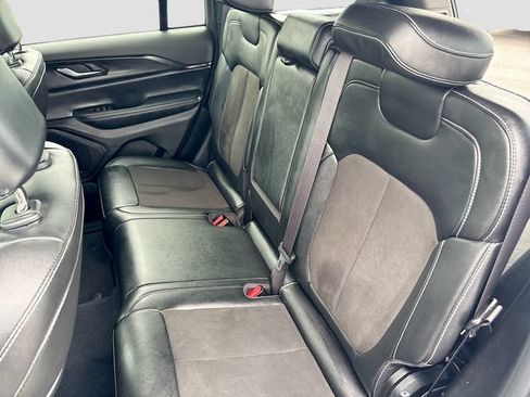 Used 2023 Jeep Grand Cherokee Altitude RWD image 25