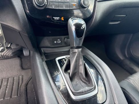 Used 2018 Nissan Rogue S image 6