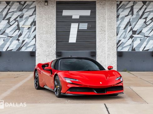 Used 2021 Ferrari SF90 Stradale image 1