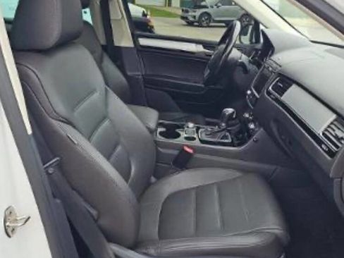 Used 2016 Volkswagen Touareg Sport AWD/4WD image 8