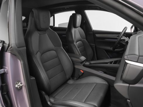 Certified 2025 Porsche Macan 4 Electric image 22