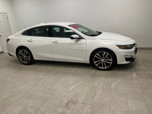 Used 2022 Chevrolet Malibu LT image 3