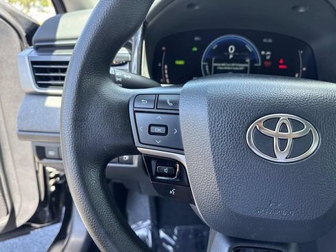 Used 2025 Toyota Camry LE FWD image 31