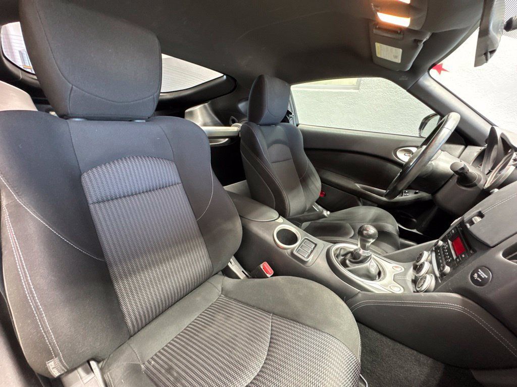Used 2016 Nissan 370Z Coupe RWD image 19