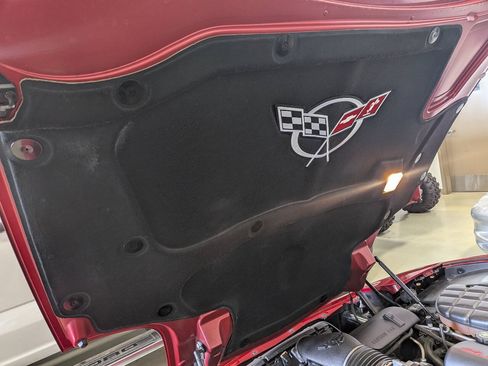Used 2000 Chevrolet Corvette Convertible w/ Memory Pkg RWD image 16