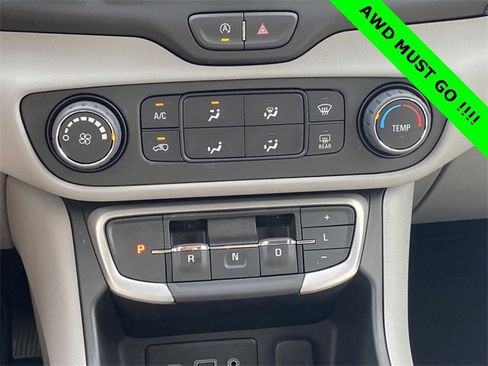 Used 2024 GMC Terrain SLE image 19