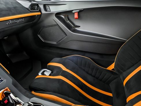 Used 2022 Lamborghini Huracan STO RWD image 37