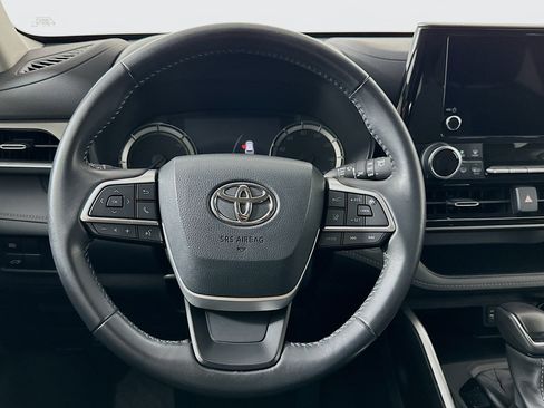Used 2023 Toyota Highlander LE image 18