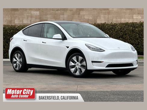 Used 2023 Tesla Model Y Long Range AWD/4WD image 1