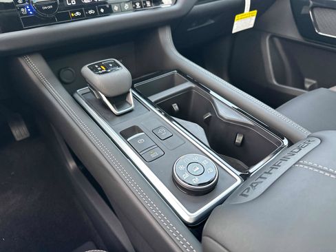 New 2026 Nissan Pathfinder Platinum AWD/4WD image 30