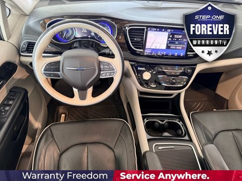 Used 2021 Chrysler Pacifica Limited AWD/4WD image 16