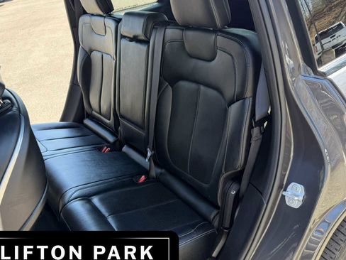 Used 2022 Jeep Grand Cherokee Overland w/ Luxury Tech Group IV image 16