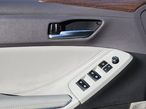 Used 2020 Toyota Avalon XLE image 27