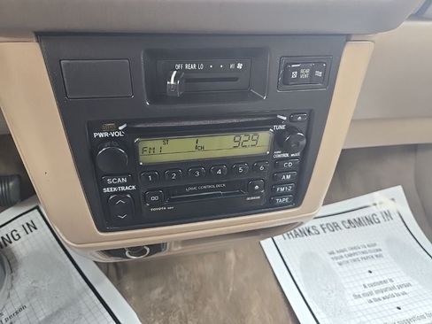 Used 2000 Toyota Sienna LE FWD image 18
