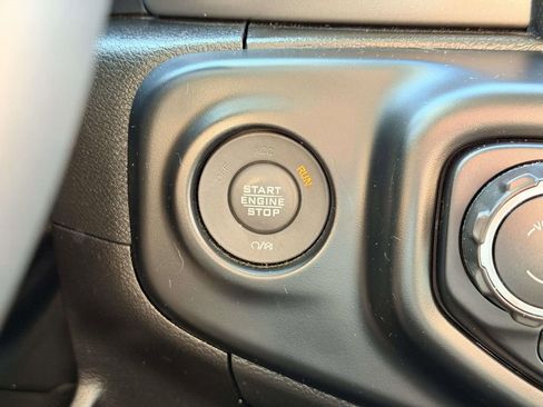 Used 2023 Jeep Gladiator Willys image 9