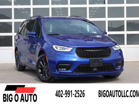 Used 2021 Chrysler Pacifica Touring w/ S Appearance Package FWD image 1