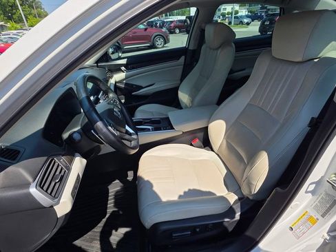 Used 2018 Honda Accord Touring image 10