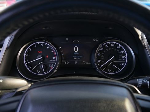 Used 2021 Toyota Camry SE image 12