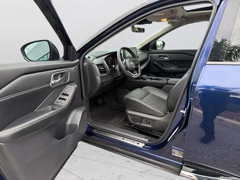 Used 2024 Nissan Rogue Platinum w/ Platinum Premium Package FWD image 15