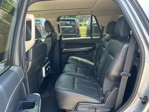 Used 2023 Ford Expedition XLT AWD/4WD image 6