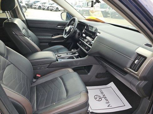 Used 2023 Nissan Pathfinder Platinum w/ Cargo Package image 11