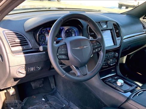 Used 2018 Chrysler 300 S w/ Safetytec Plus Group image 16