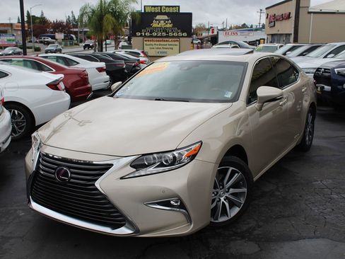 Used 2018 Lexus ES 300h image 43