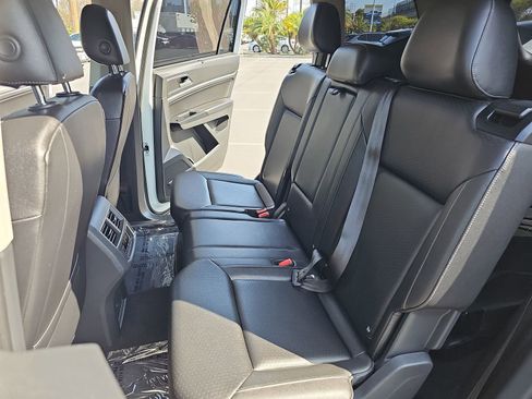 Used 2019 Volkswagen Atlas SE image 15
