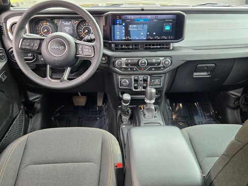 Used 2025 Jeep Wrangler Unlimited Sport AWD/4WD image 16