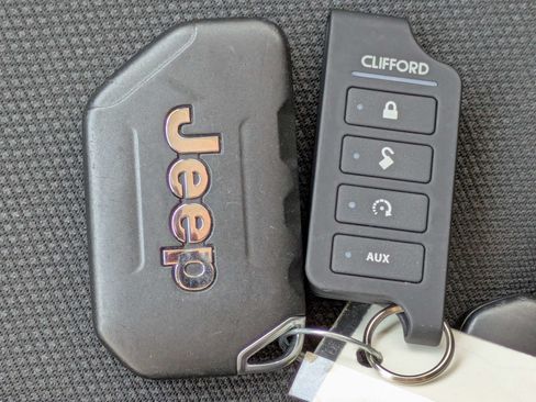 Used 2022 Jeep Wrangler Unlimited Sport AWD/4WD image 32