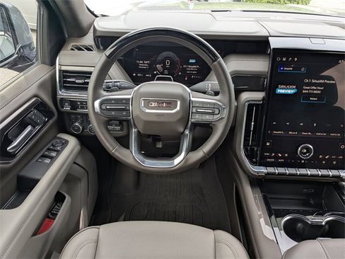 Used 2025 GMC Yukon Elevation w/ Elevation Premium Package image 18