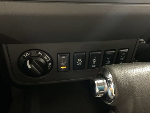 Used 2016 Nissan Frontier PRO-4X AWD/4WD image 3