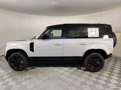 New 2026 Land Rover Defender 110 X-Dynamic SE image 3