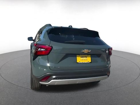Used 2025 Chevrolet Trax LT FWD image 10