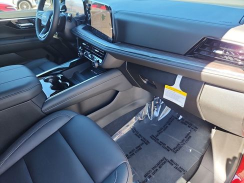 New 2026 Chevrolet Suburban LT w/ Comfort Package image 33