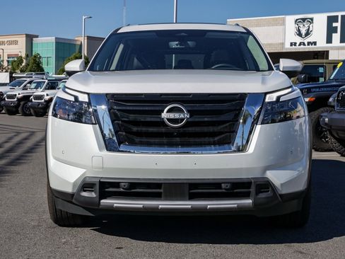 Used 2025 Nissan Pathfinder Platinum w/ Cargo Package image 10