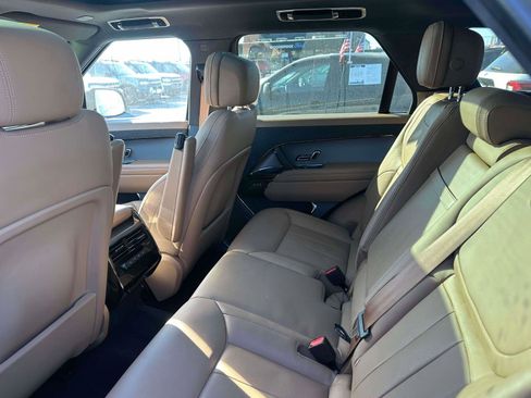 Used 2025 Land Rover Range Rover Sport SE image 9
