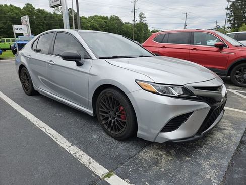 Used 2019 Toyota Camry SE FWD image 5