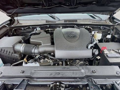 Used 2022 Toyota Tacoma SR image 28